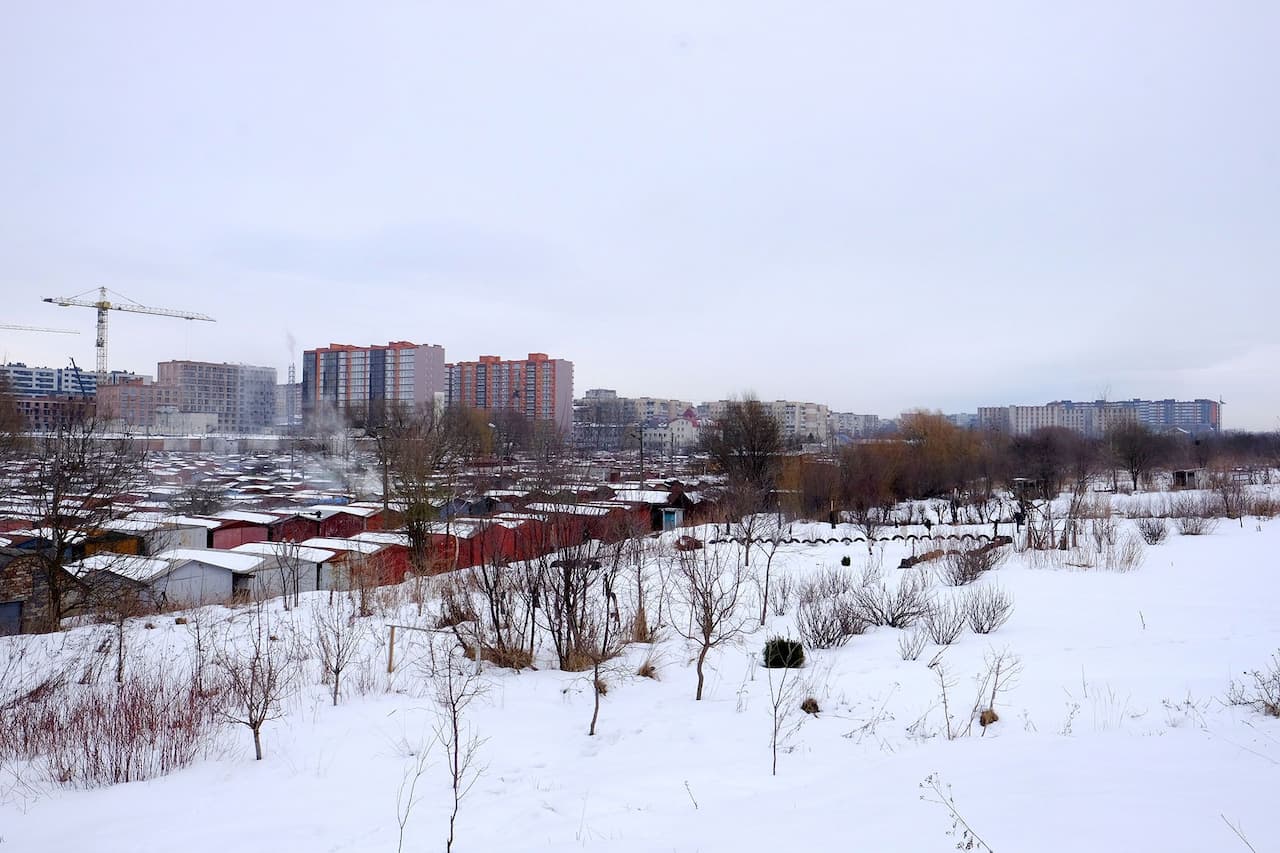 Гаражі біля аеропорту