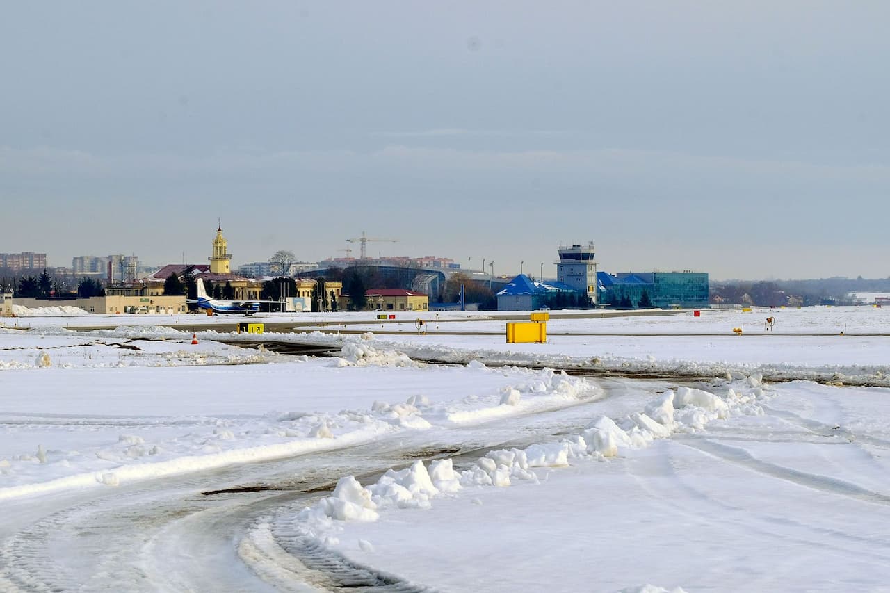 Вид на летовище аеропорту Львів