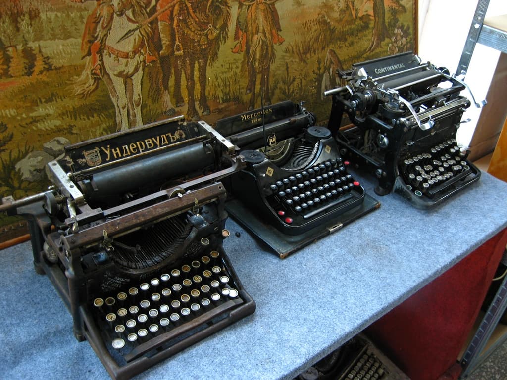 Старовинні друкарські машинки