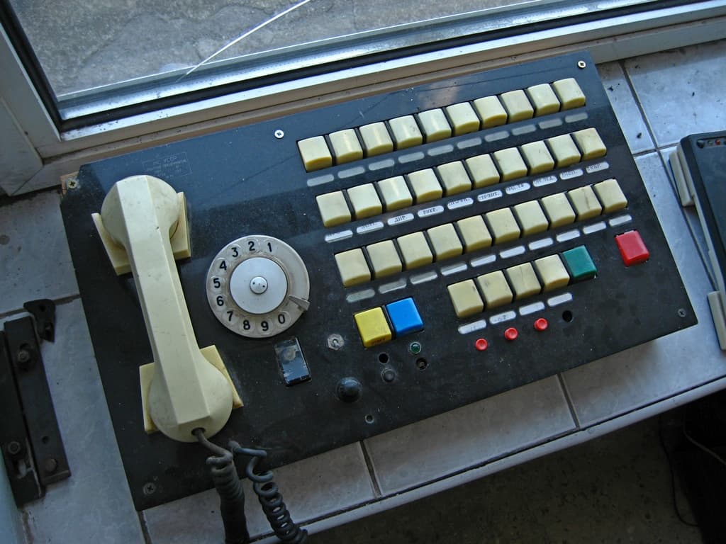 Старий телефон із функцією швидкого набору