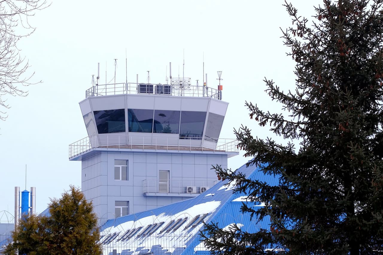 Диспетчерська вежа аеропорту Львів