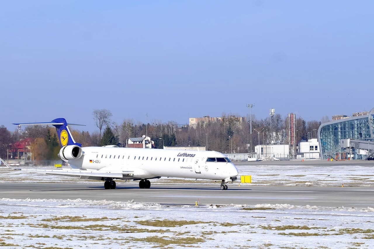 Bombardier CRJ-900LR у Львові